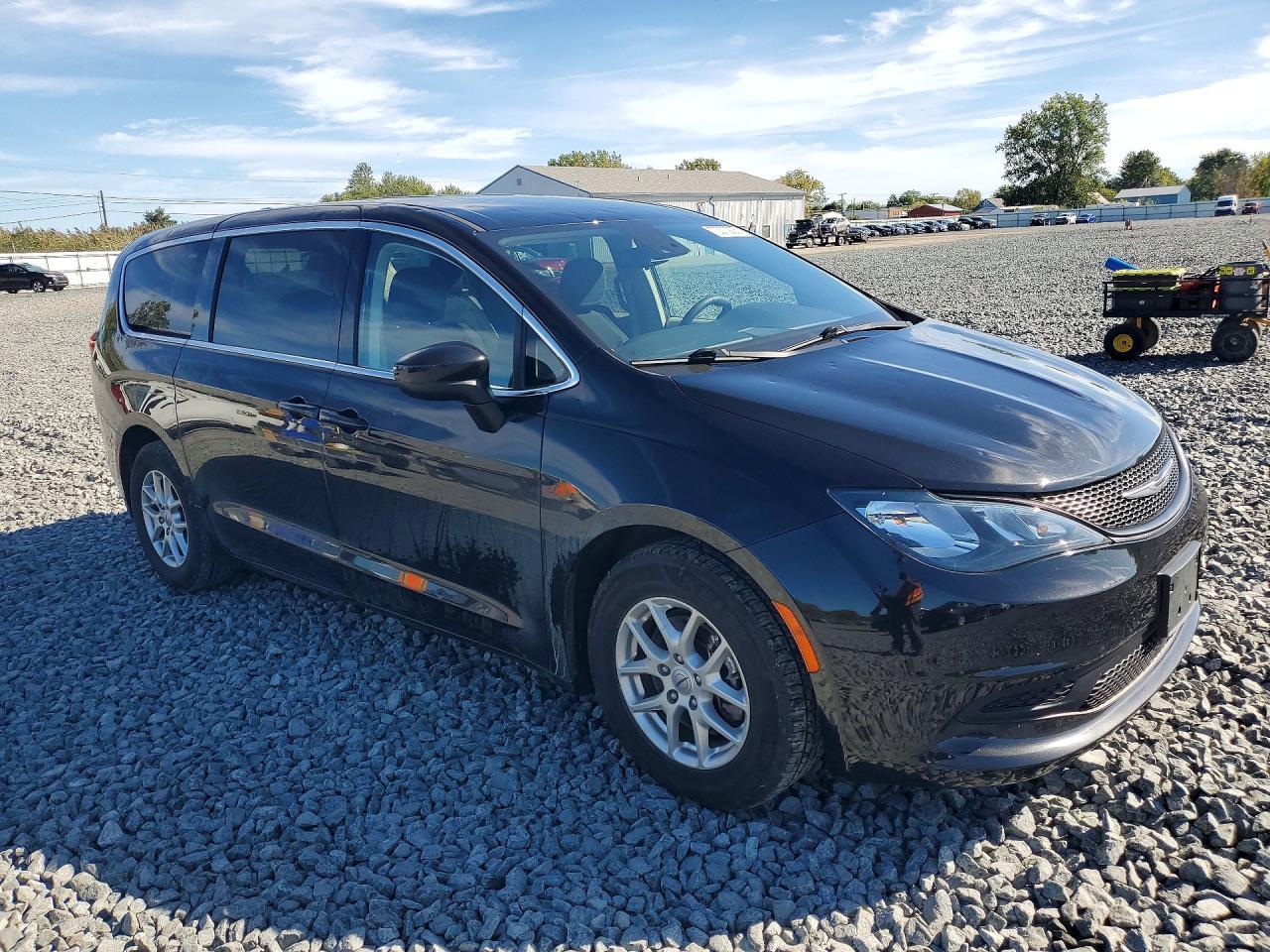 2023 Chrysler Voyager Lx - Фото 4