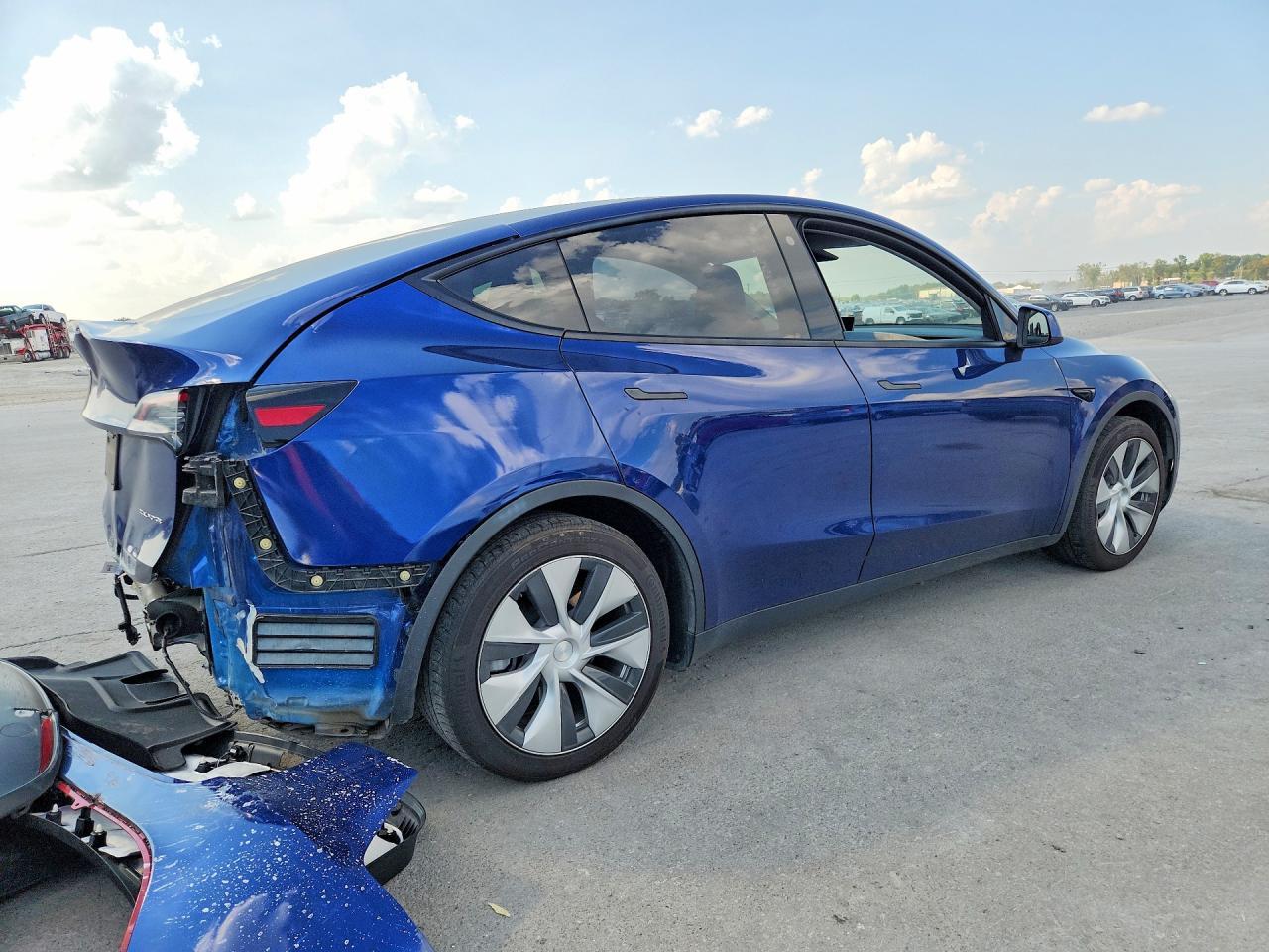 2023 Tesla Model Y - Image 3