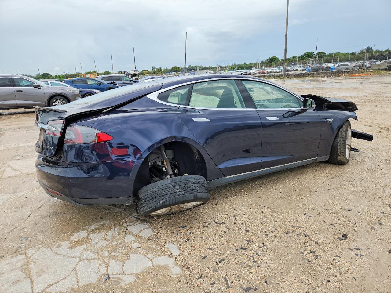 2015 Tesla Model S 85D - Фото 3