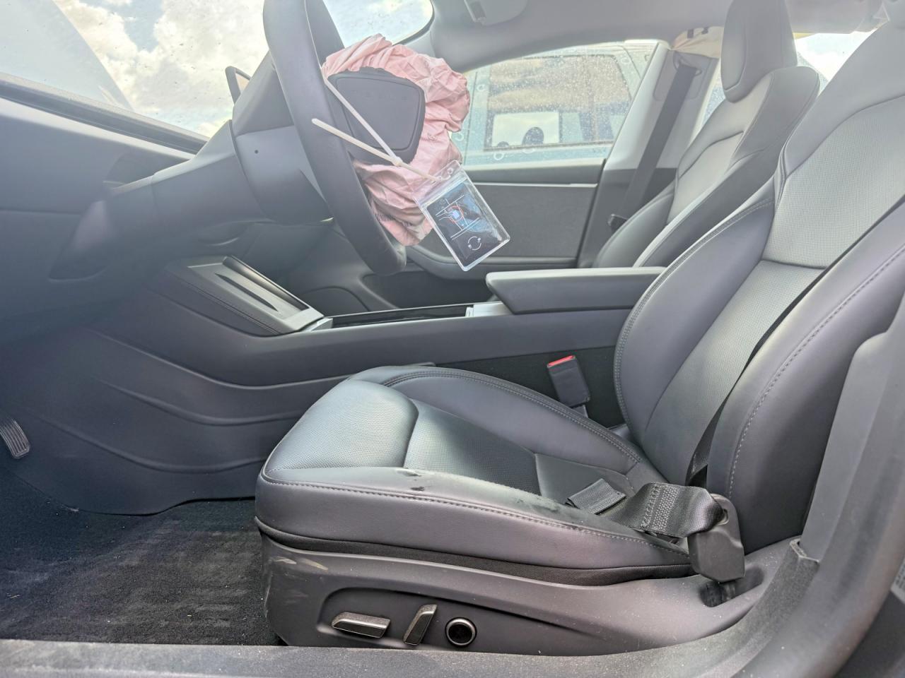 2025 Tesla Model 3 - Фото 7