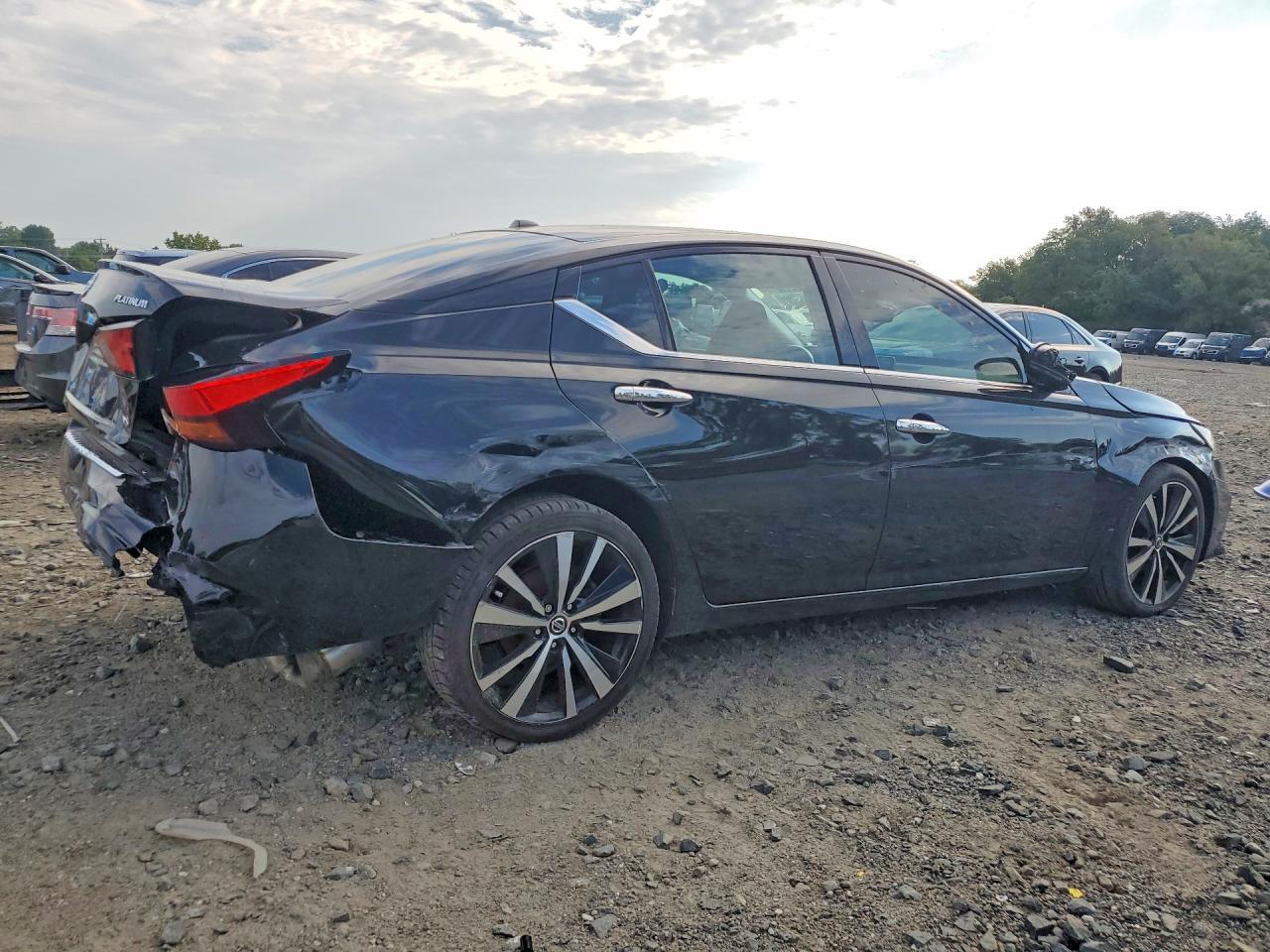 2021 Nissan Altima Platinum - Фото 3