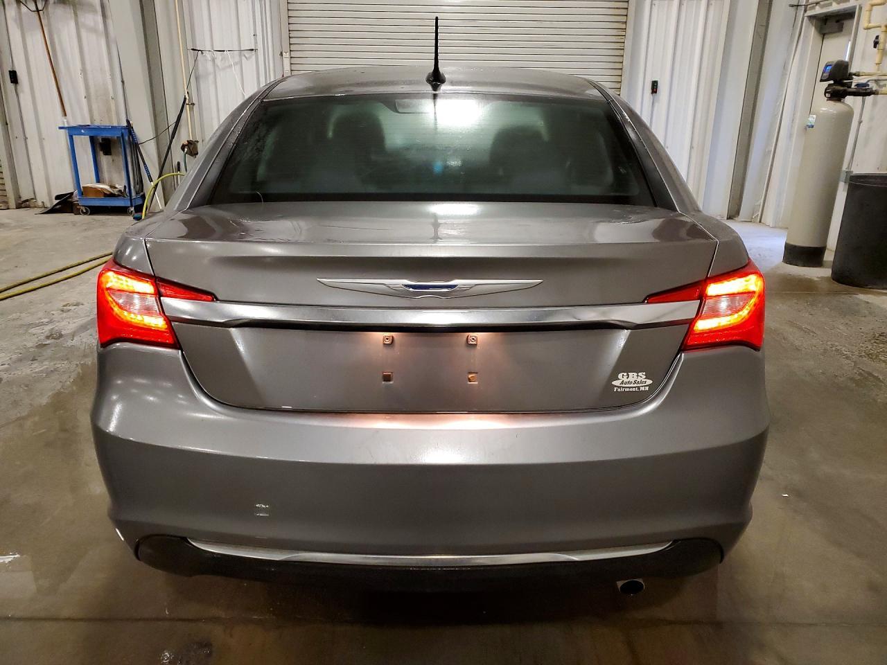 2013 Chrysler 200 Touring - Фото 6
