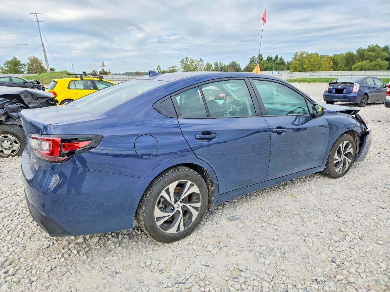 2025 Subaru Legacy Premium - Фото 3