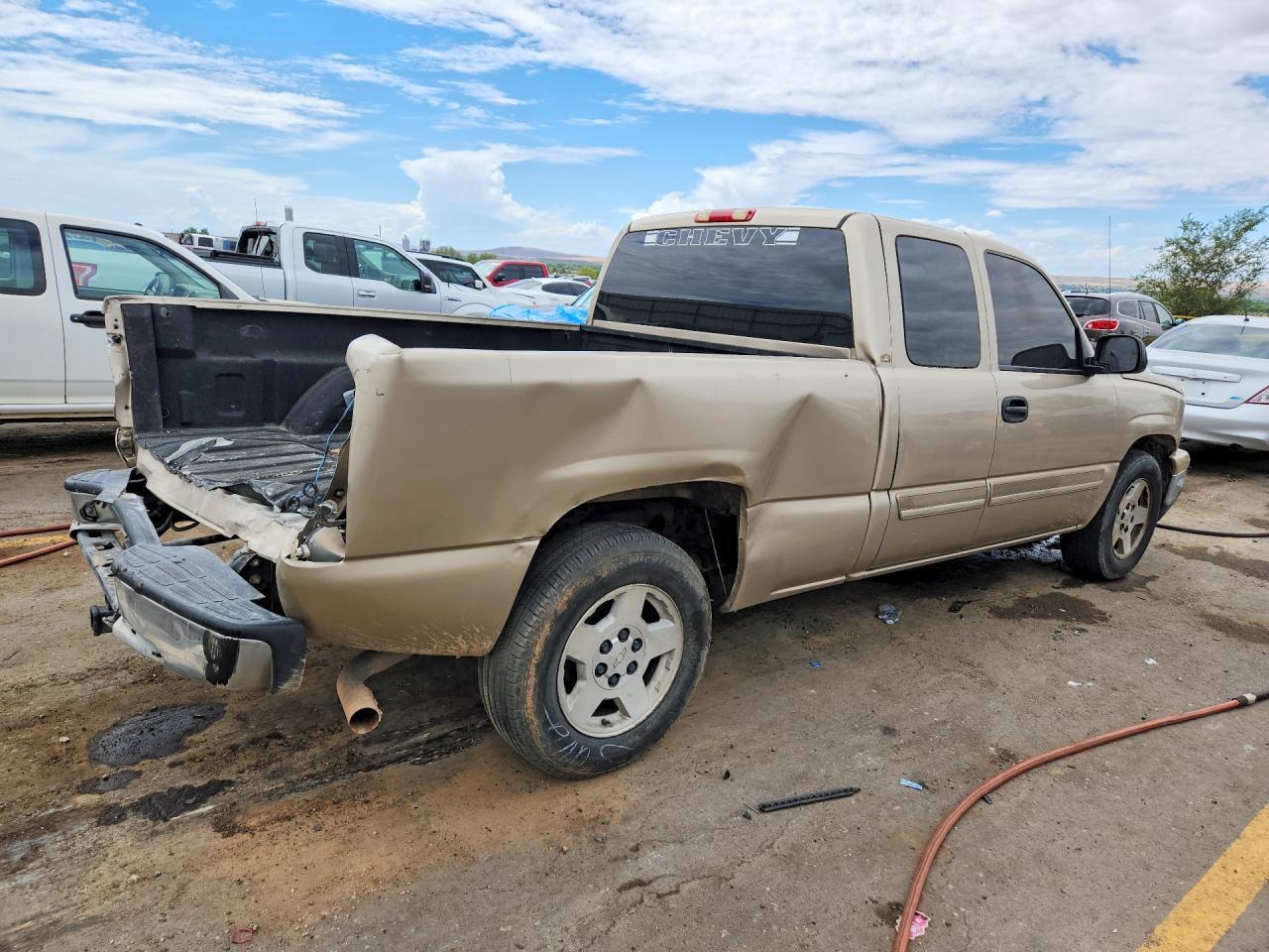 2006 Chevrolet Silverado C1500 - Image 3