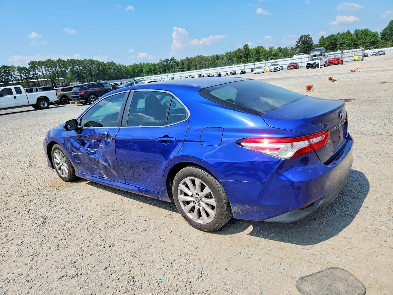 2018 Toyota Camry Le - Фото 2