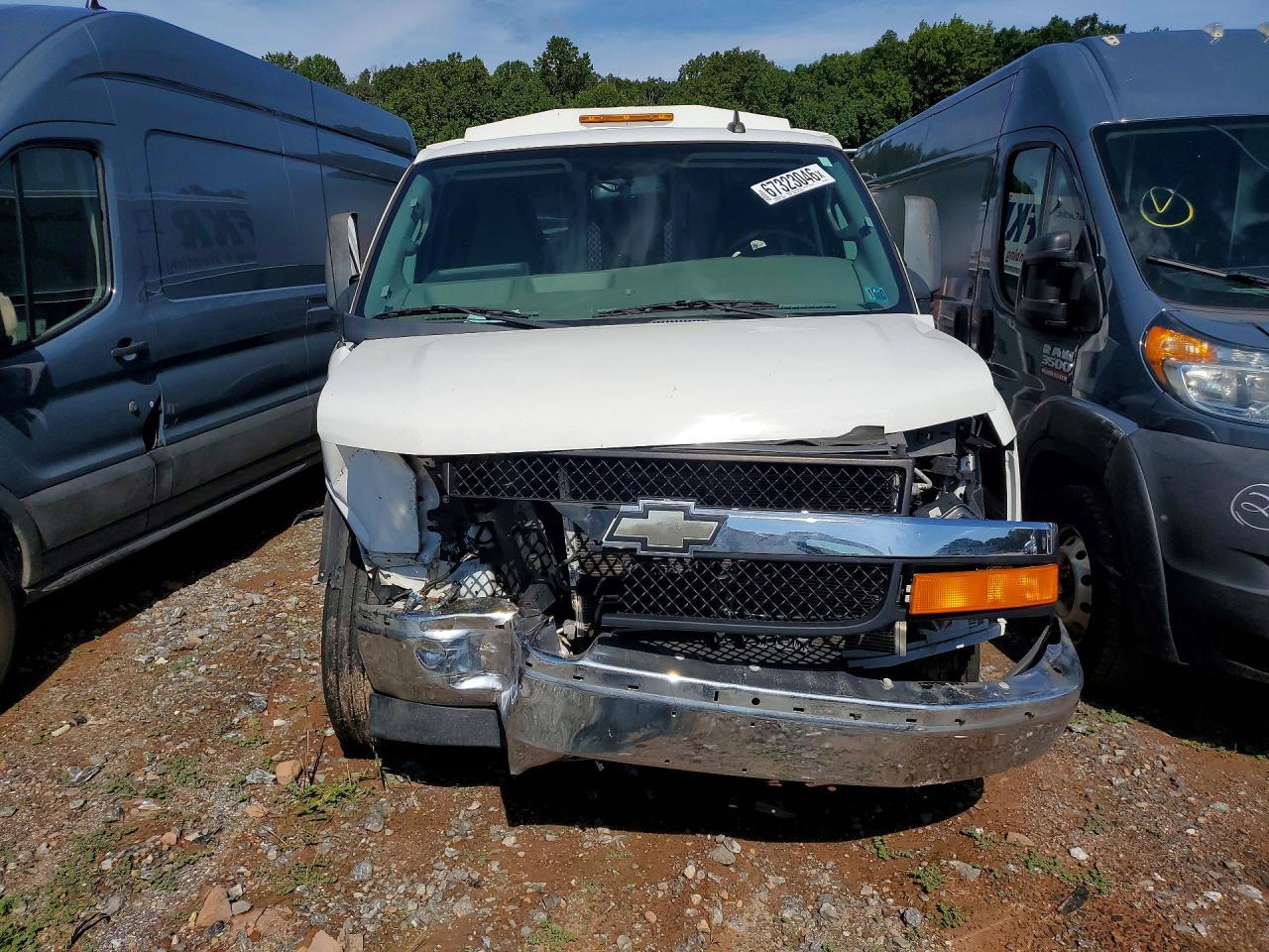2017 Chevrolet Express G3500 - Фото 5