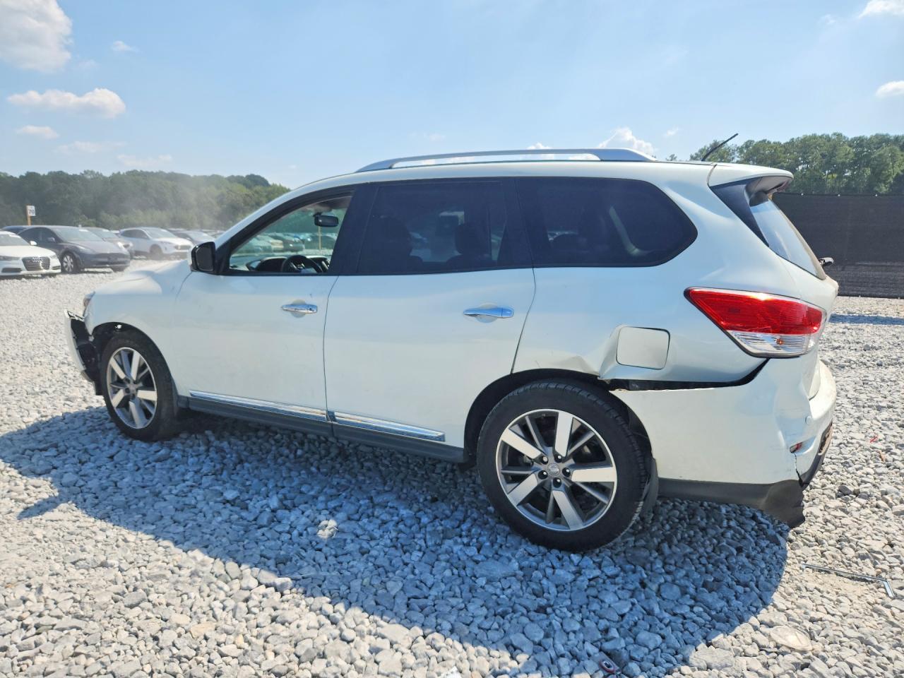 2015 Nissan Pathfinder S - Image 2