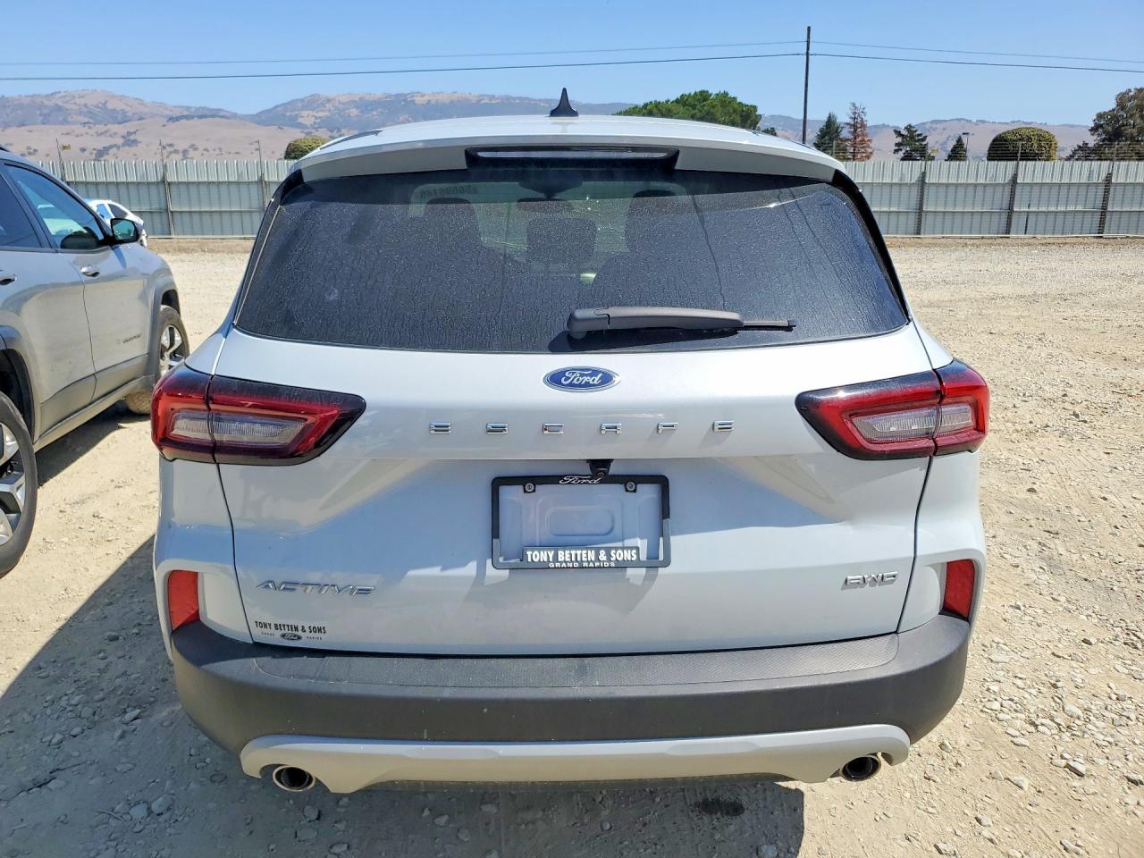 2025 Ford Escape Active - Image 6