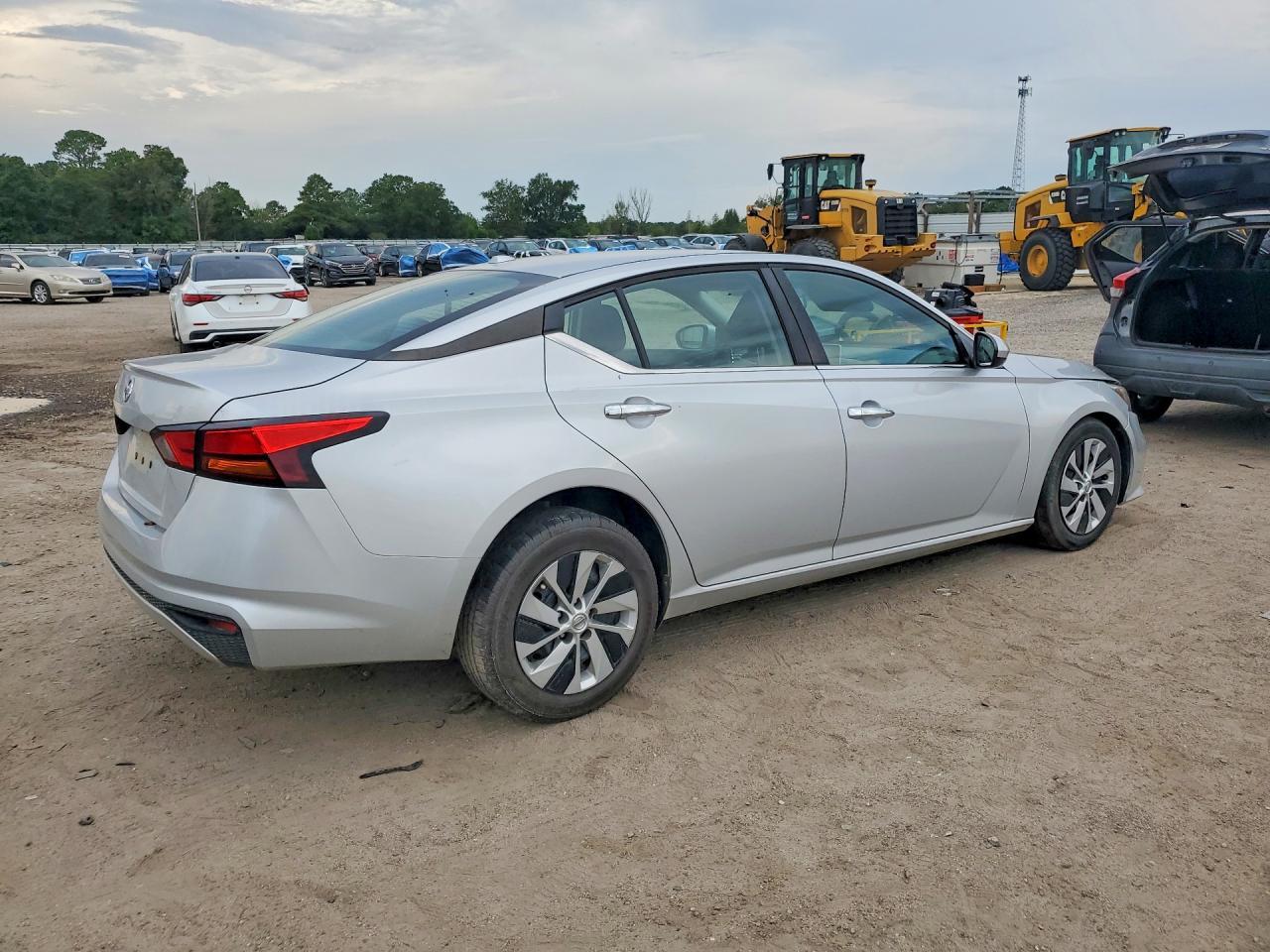 2020 Nissan Altima S - Фото 3