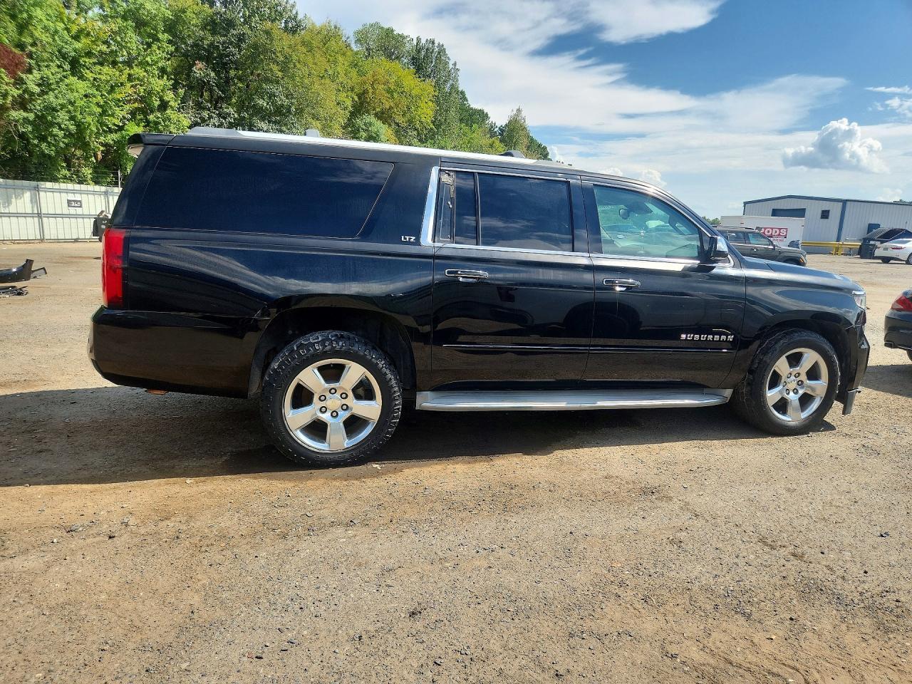 2015 Chevrolet Suburban C1500 Ltz - Image 3