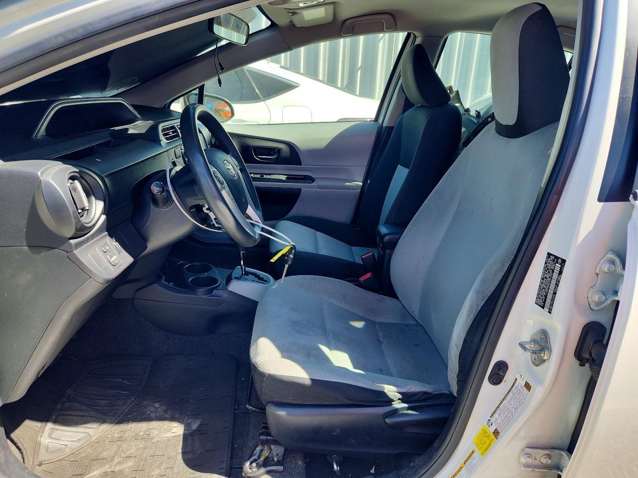 2013 Toyota Prius C Two - Фото 7