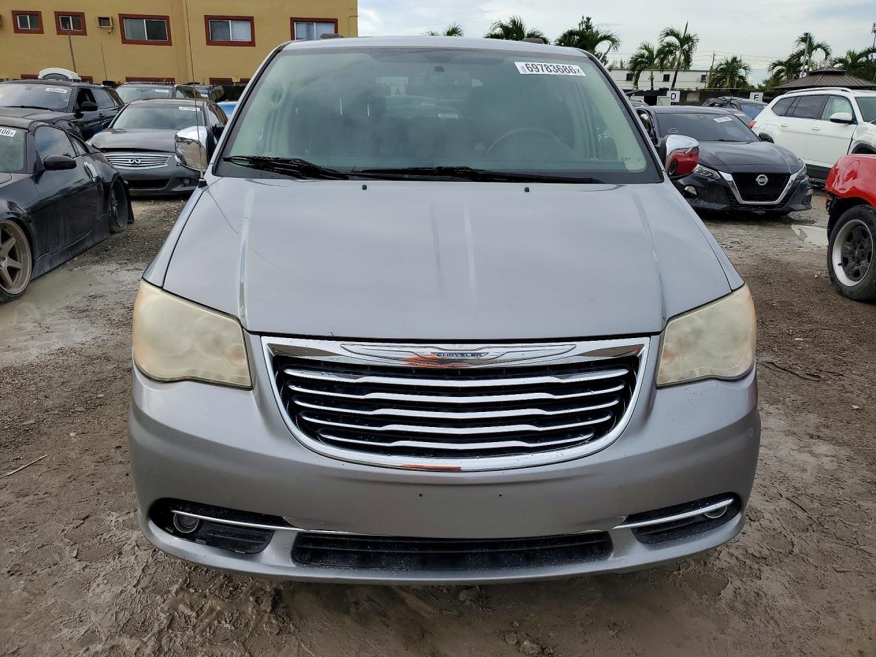 2015 Chrysler Town & Country Touring L - Image 5
