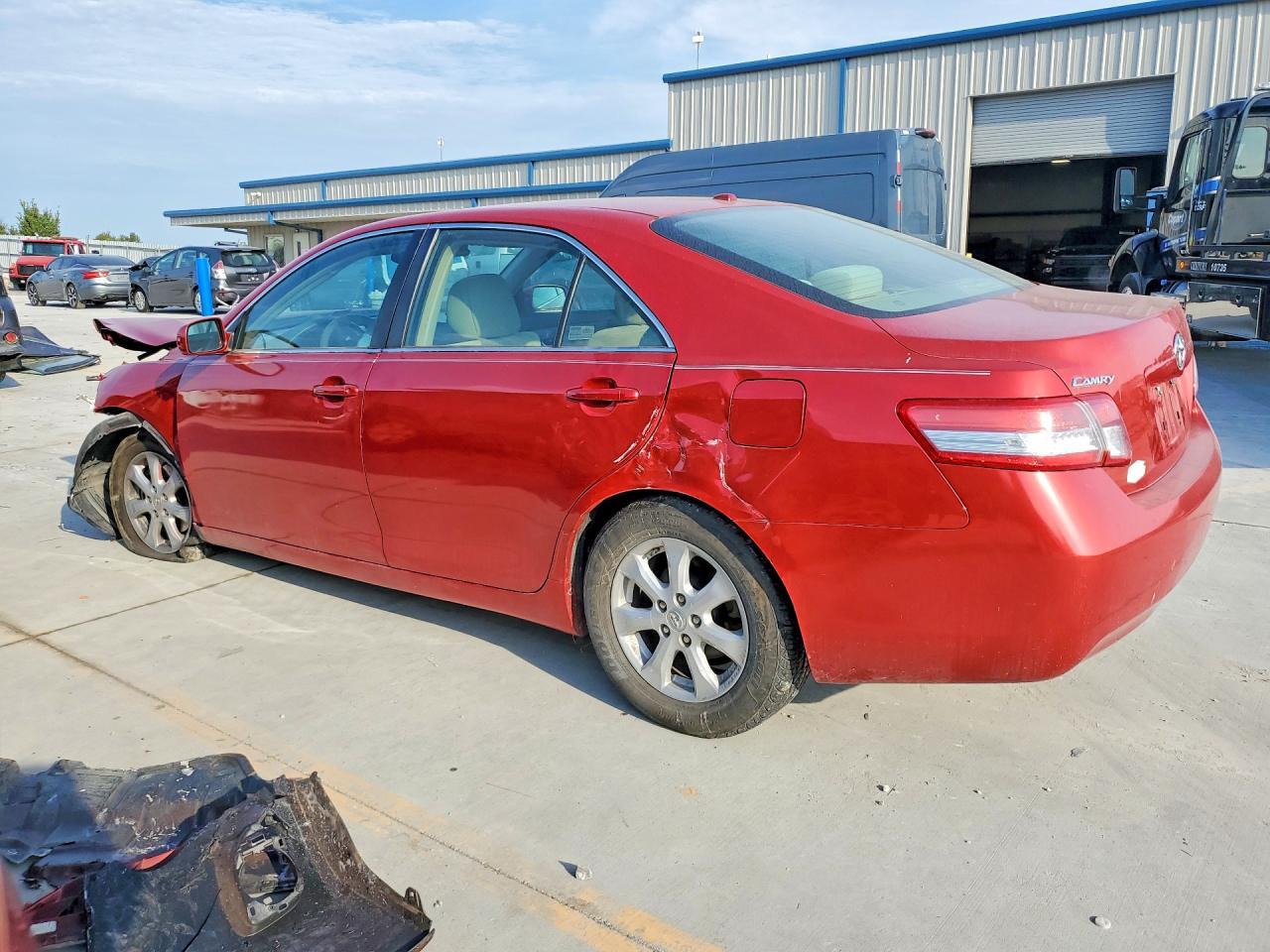 2011 Toyota Camry Le - Фото 2