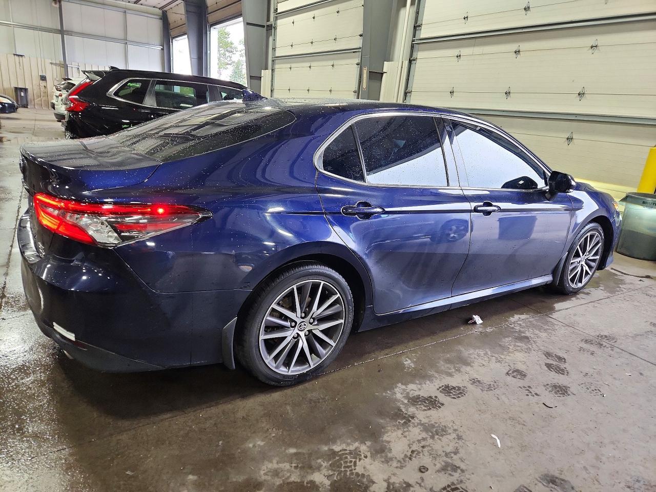 2021 Toyota Camry Xle - Фото 3