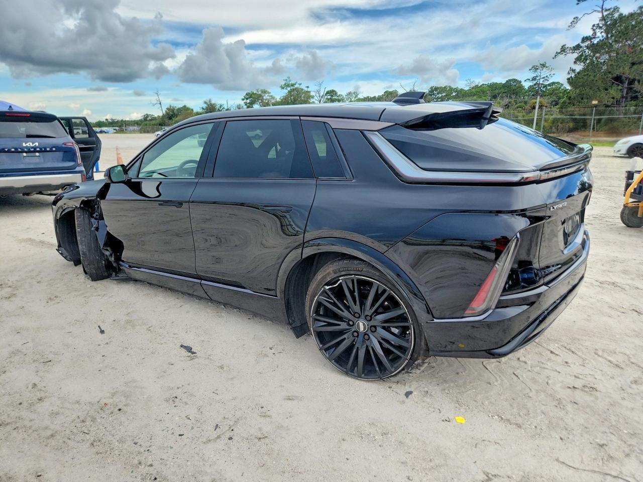 2024 Cadillac Lyriq Sport - Фото 2