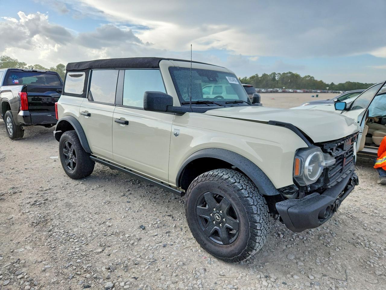 2025 Ford Bronco Big Bend - Image 4