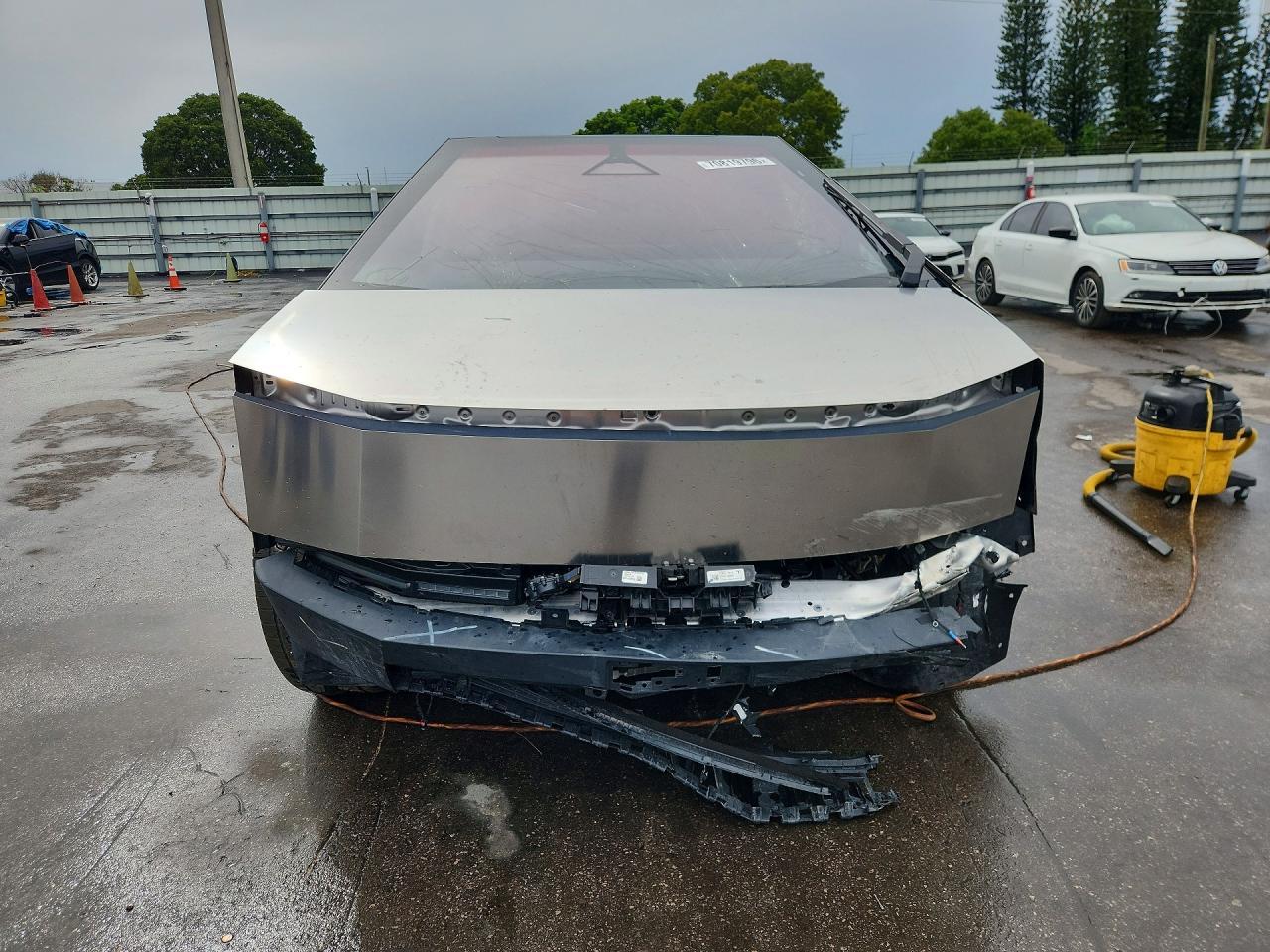 2024 Tesla Cybertruck - Фото 5