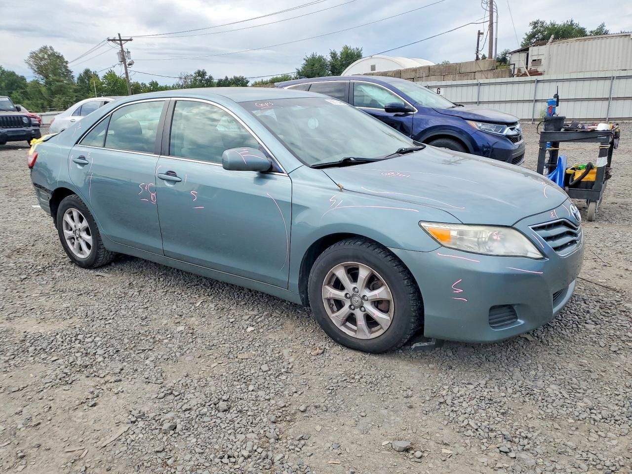 2011 Toyota Camry Le - Фото 4