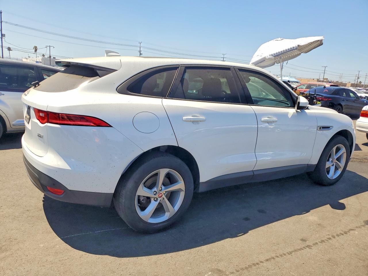 2017 Jaguar F-Pace Premium - Image 3