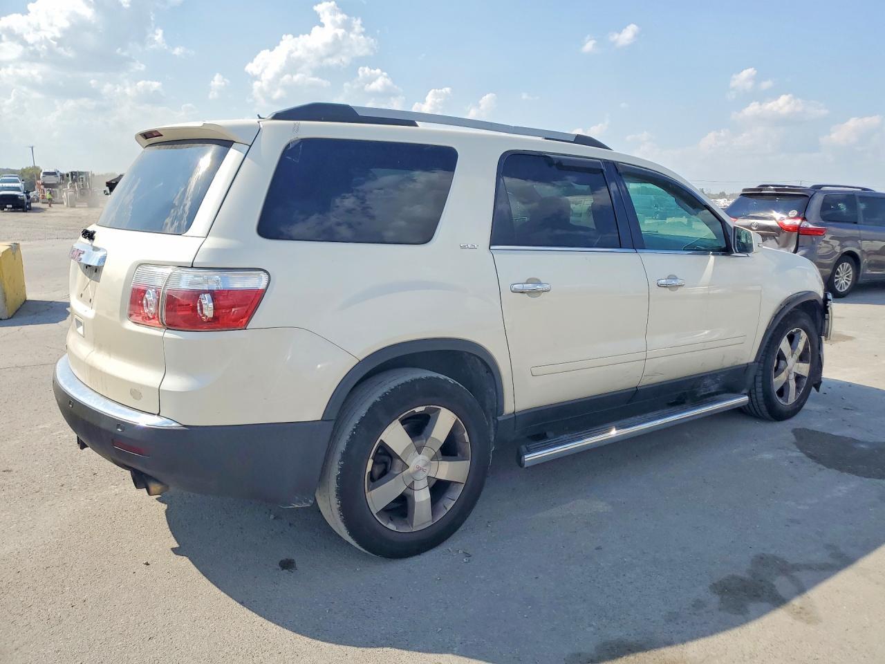 2011 GMC Acadia Slt-1 - Image 3