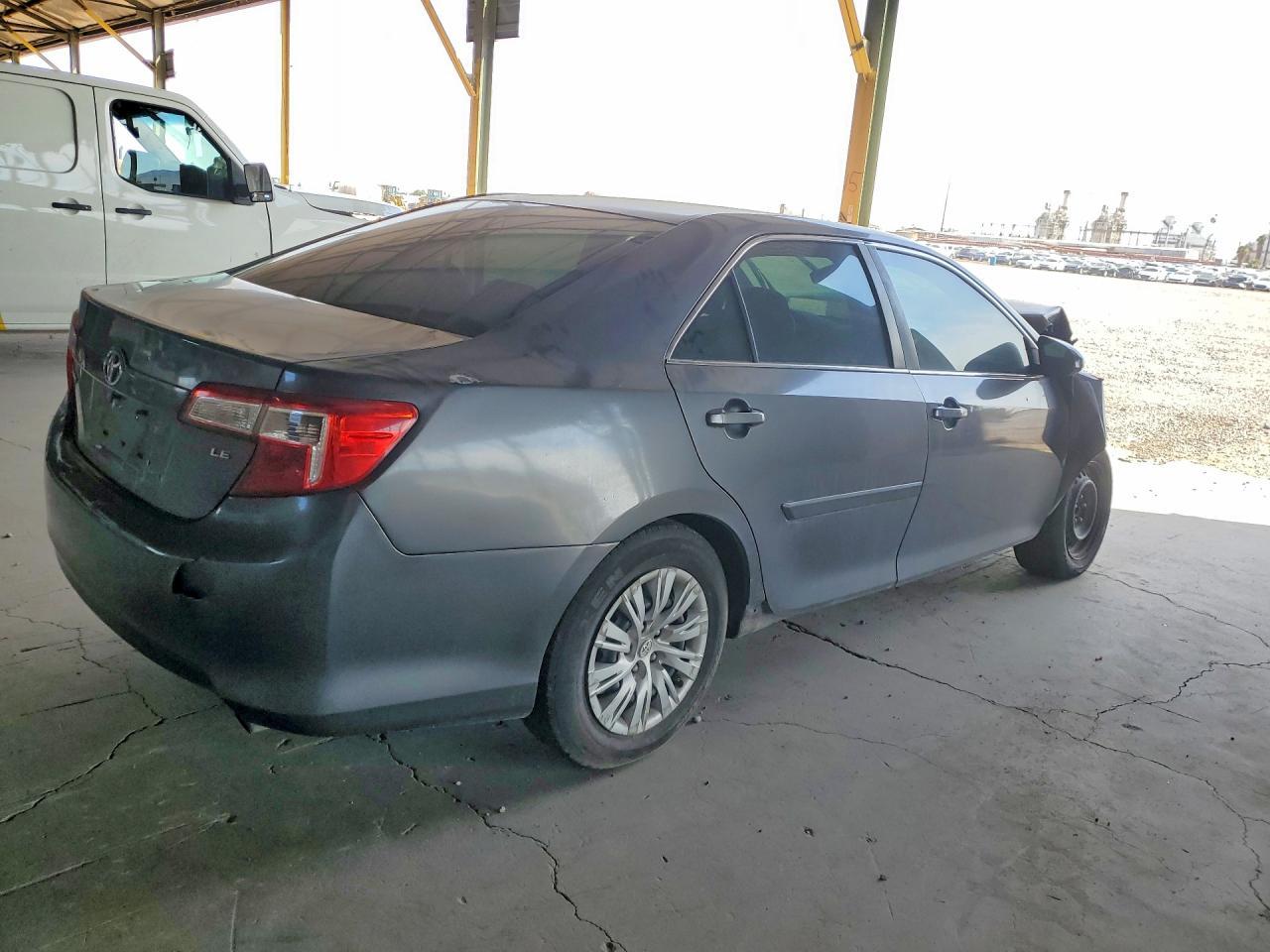 2014 Toyota Camry Le - Image 3