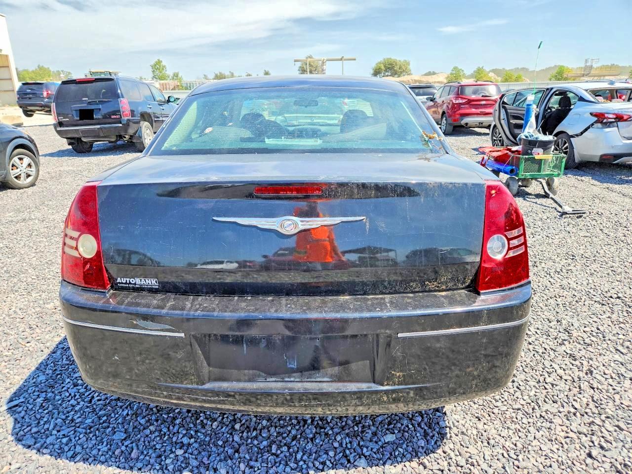 2010 Chrysler 300 Touring - Фото 6