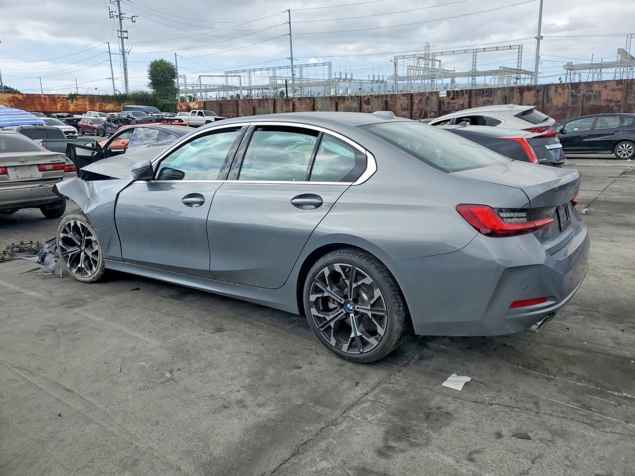 2026 BMW 330I - Фото 2