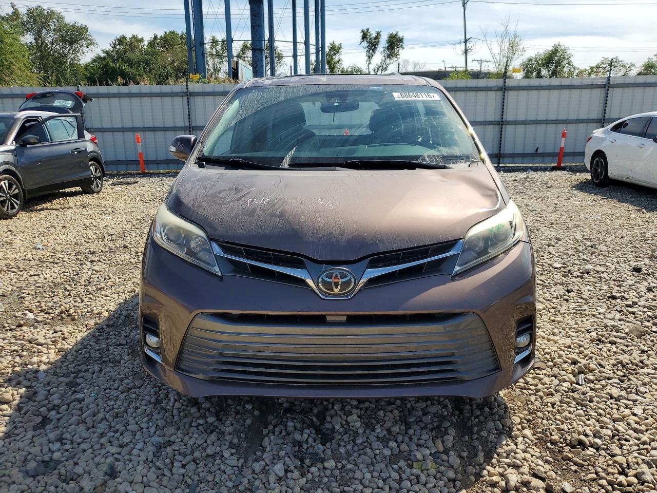 2018 Toyota Sienna Limited 7-Passenger - Фото 5