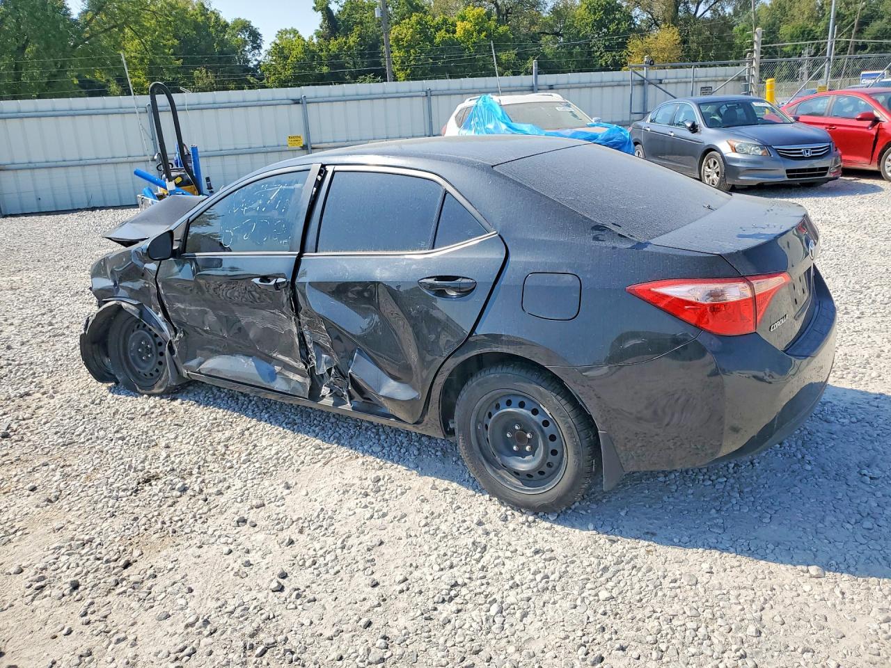 2017 Toyota Corolla Le - Фото 2