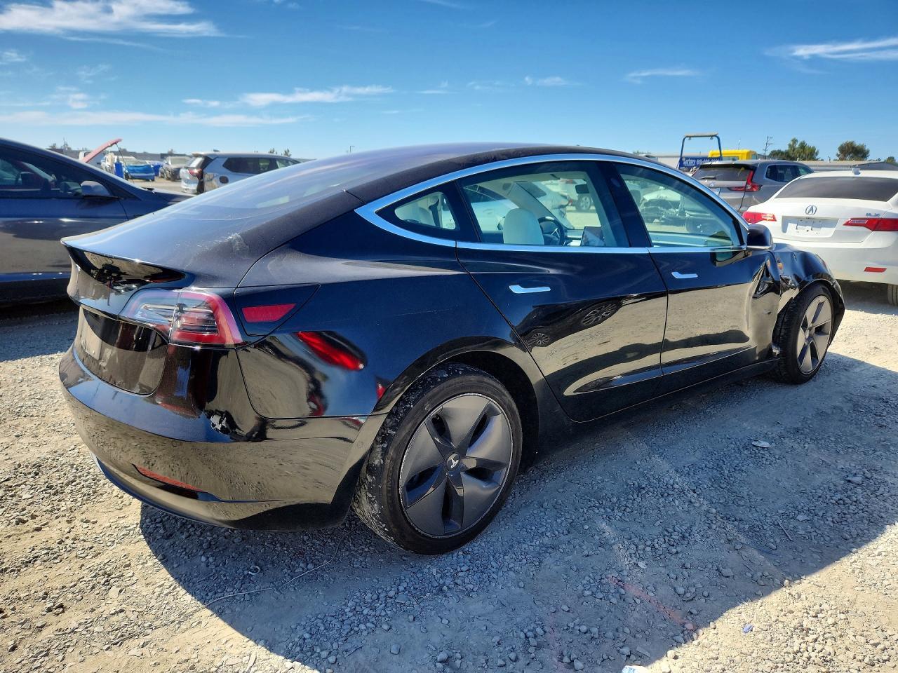2018 Tesla Model 3 - Фото 3