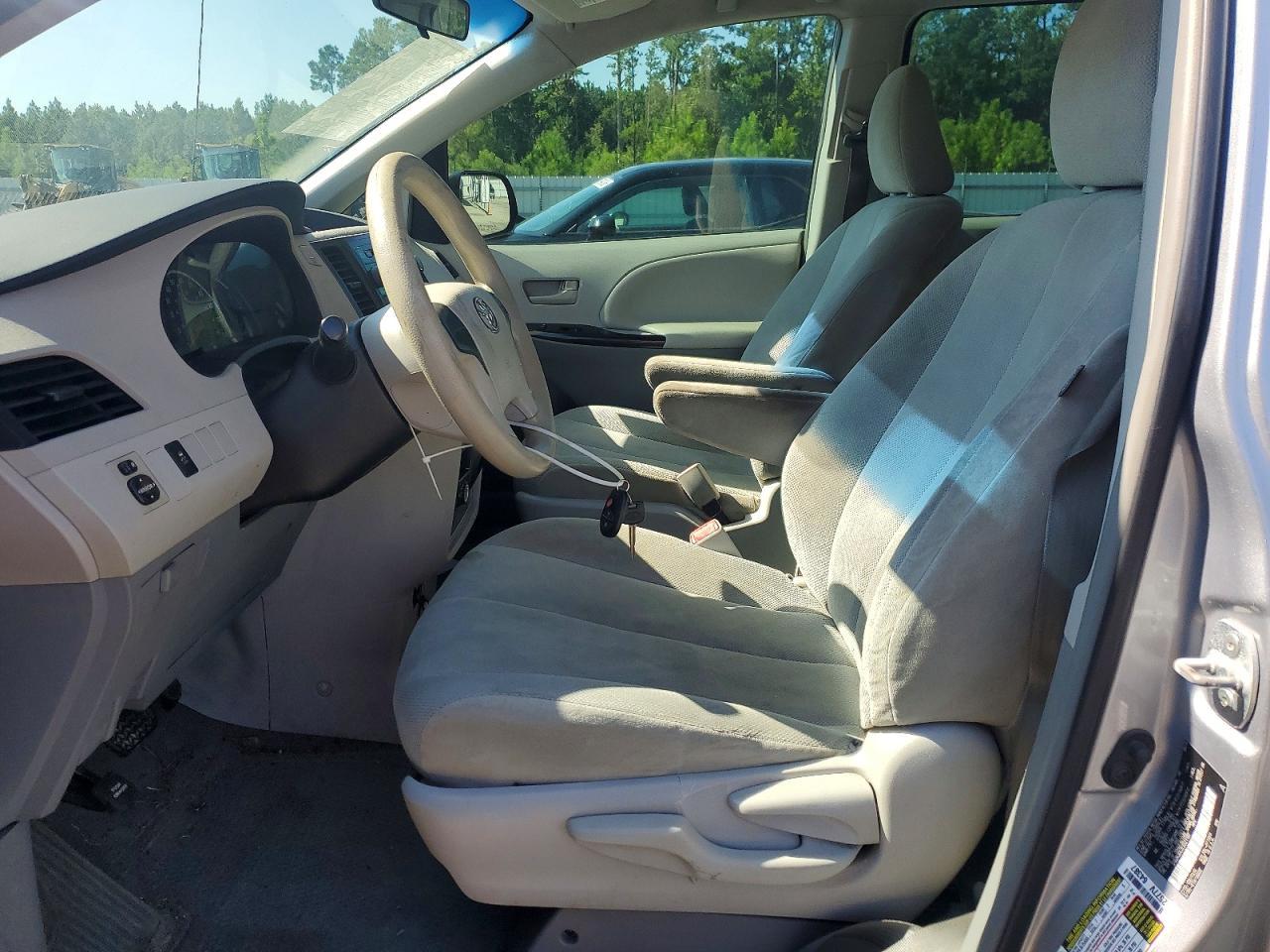 2014 Toyota Sienna L 7-Passenger - Фото 7