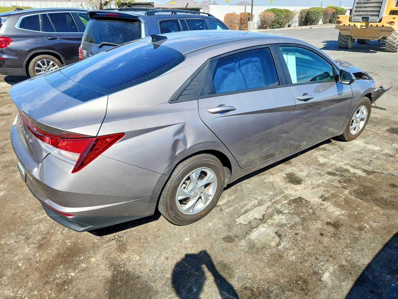 2023 Hyundai Elantra Se - Image 3