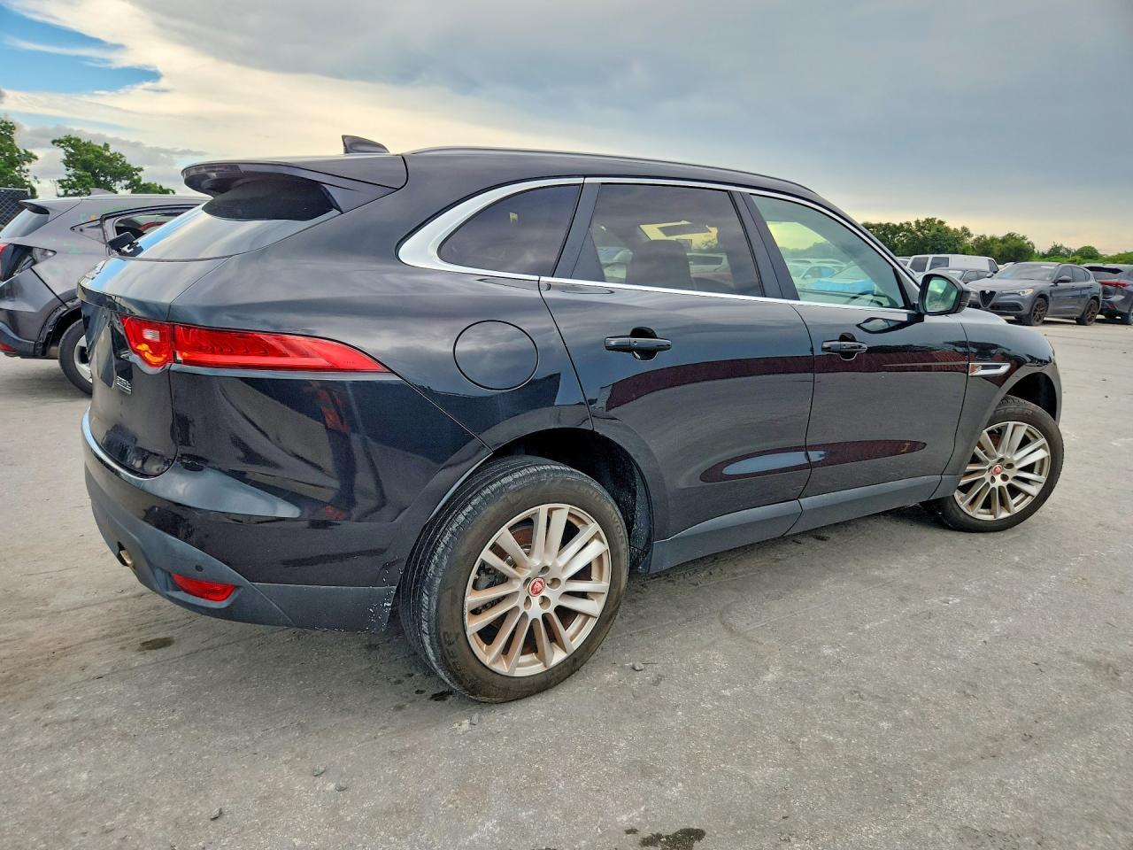 2019 Jaguar F-Pace Premium - Image 3