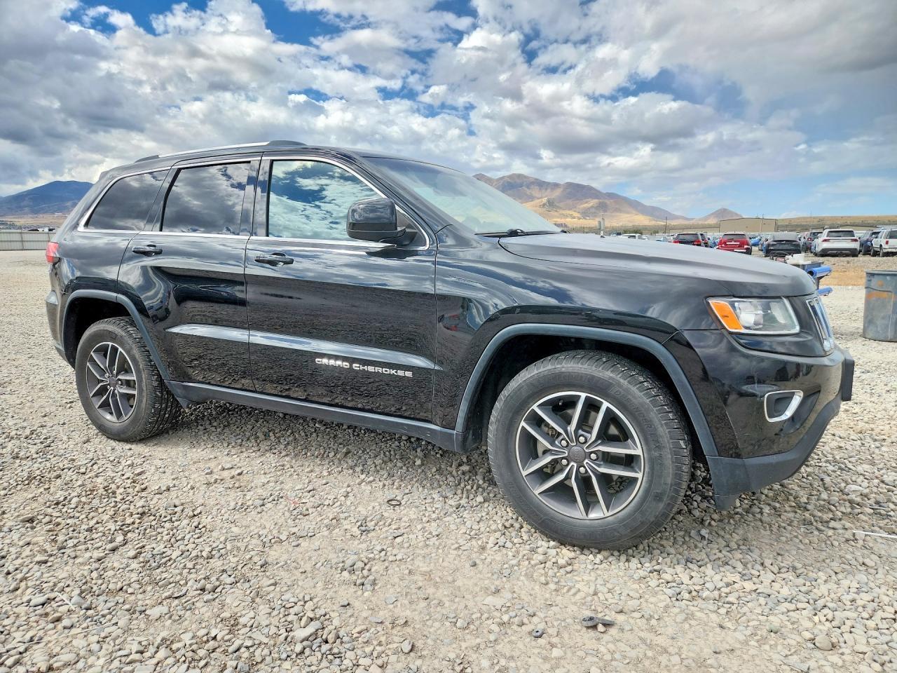 2015 Jeep Grand Cherokee Laredo - Image 4