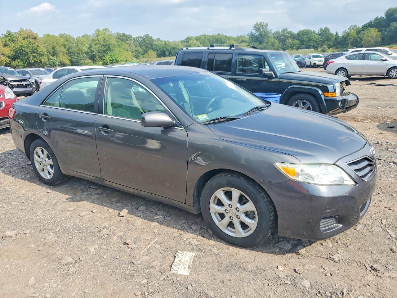 2011 Toyota Camry Le V6 - Image 4