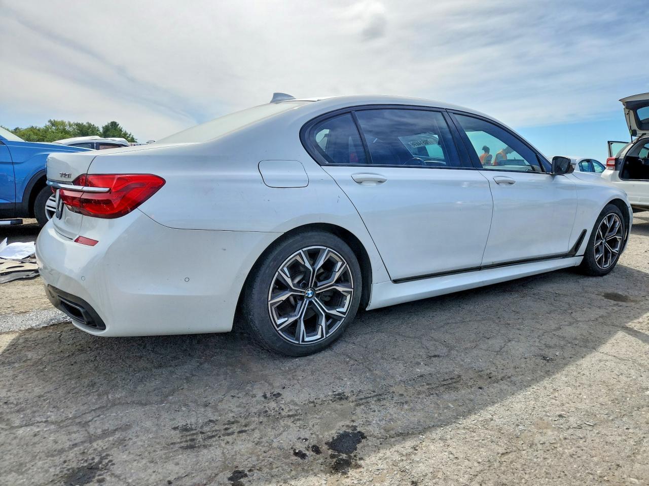 2017 BMW 740 Xi - Фото 3