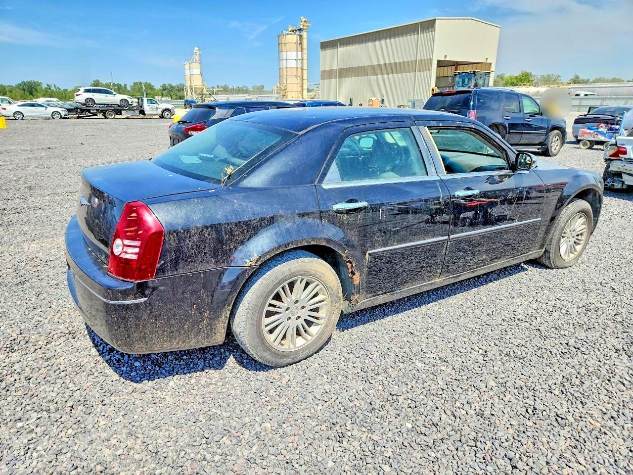 2010 Chrysler 300 Touring - Фото 3
