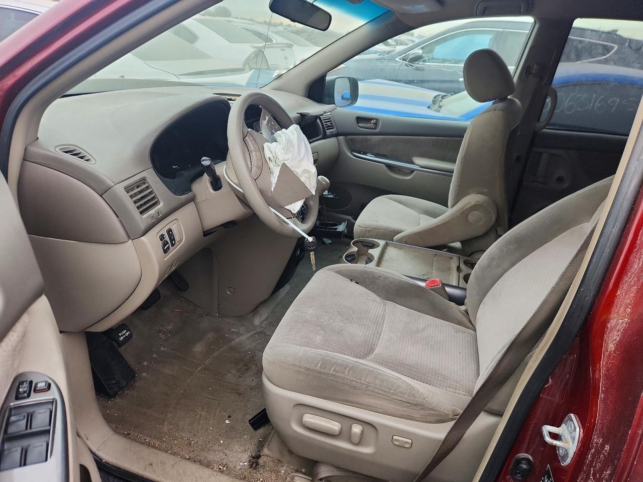2008 Toyota Sienna Le 7-Passenger - Фото 7