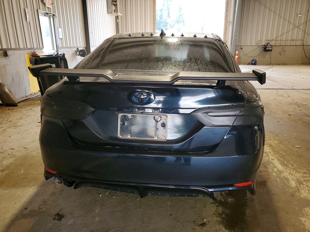 2018 Toyota Camry Hybrid Se - Image 6