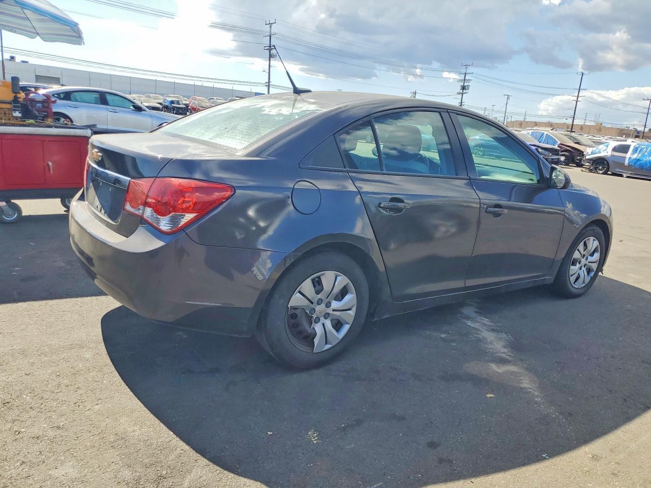 2014 Chevrolet Cruze Ls - Image 3