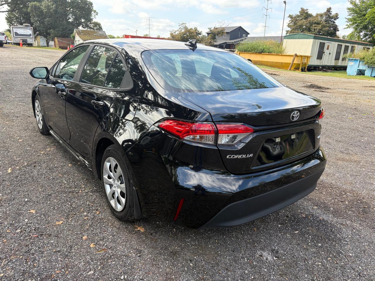 2025 Toyota Corolla Le - Фото 3