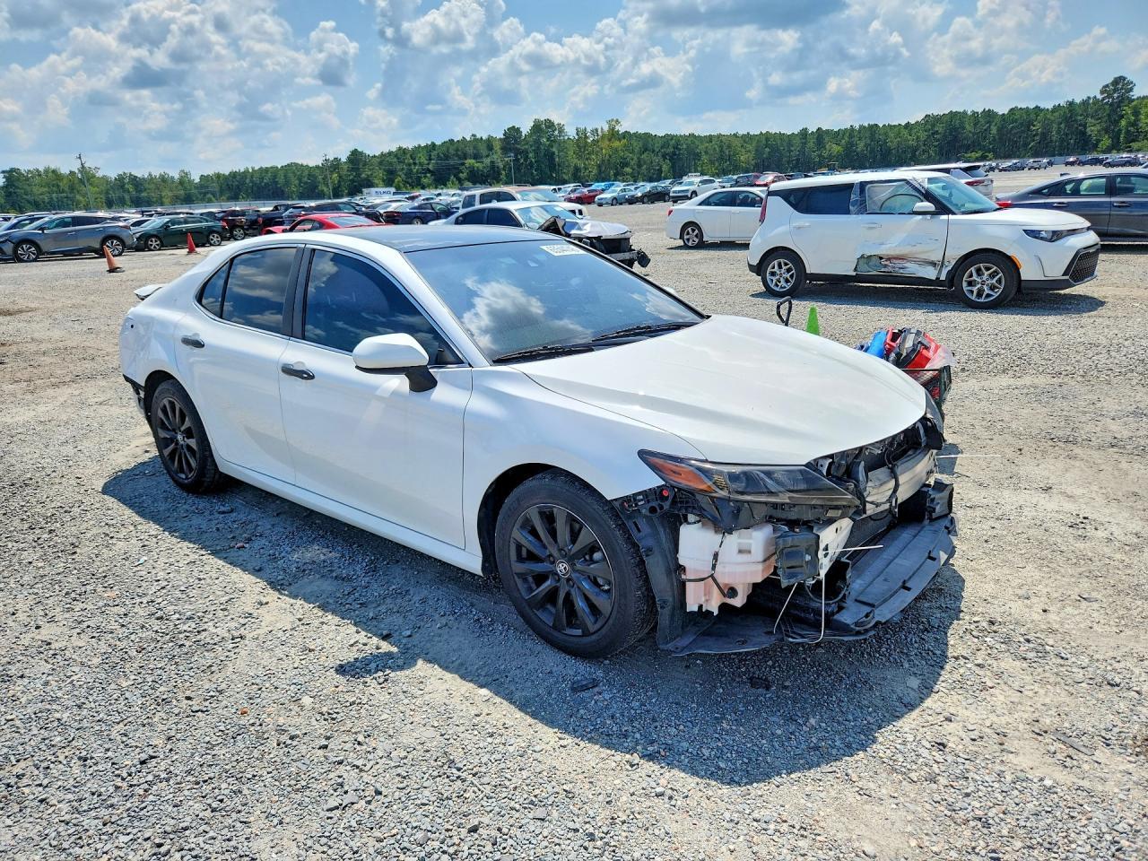 2018 Toyota Camry Le - Image 4