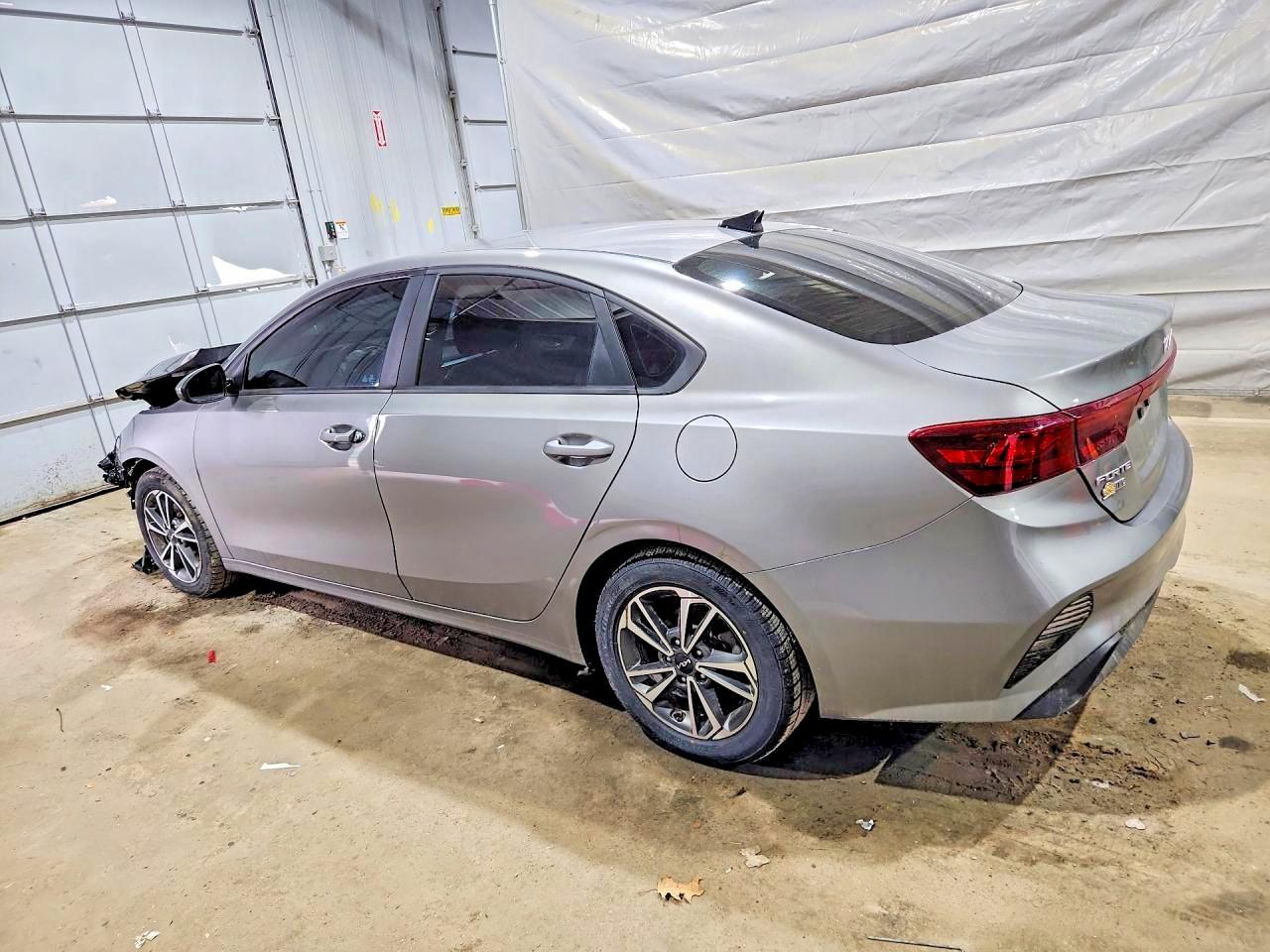 2023 Kia Forte Lxs - Фото 2