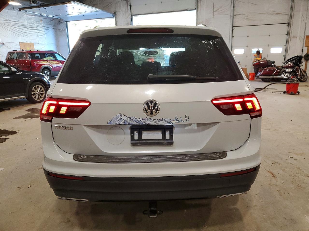 2019 Volkswagen Tiguan S - Фото 6