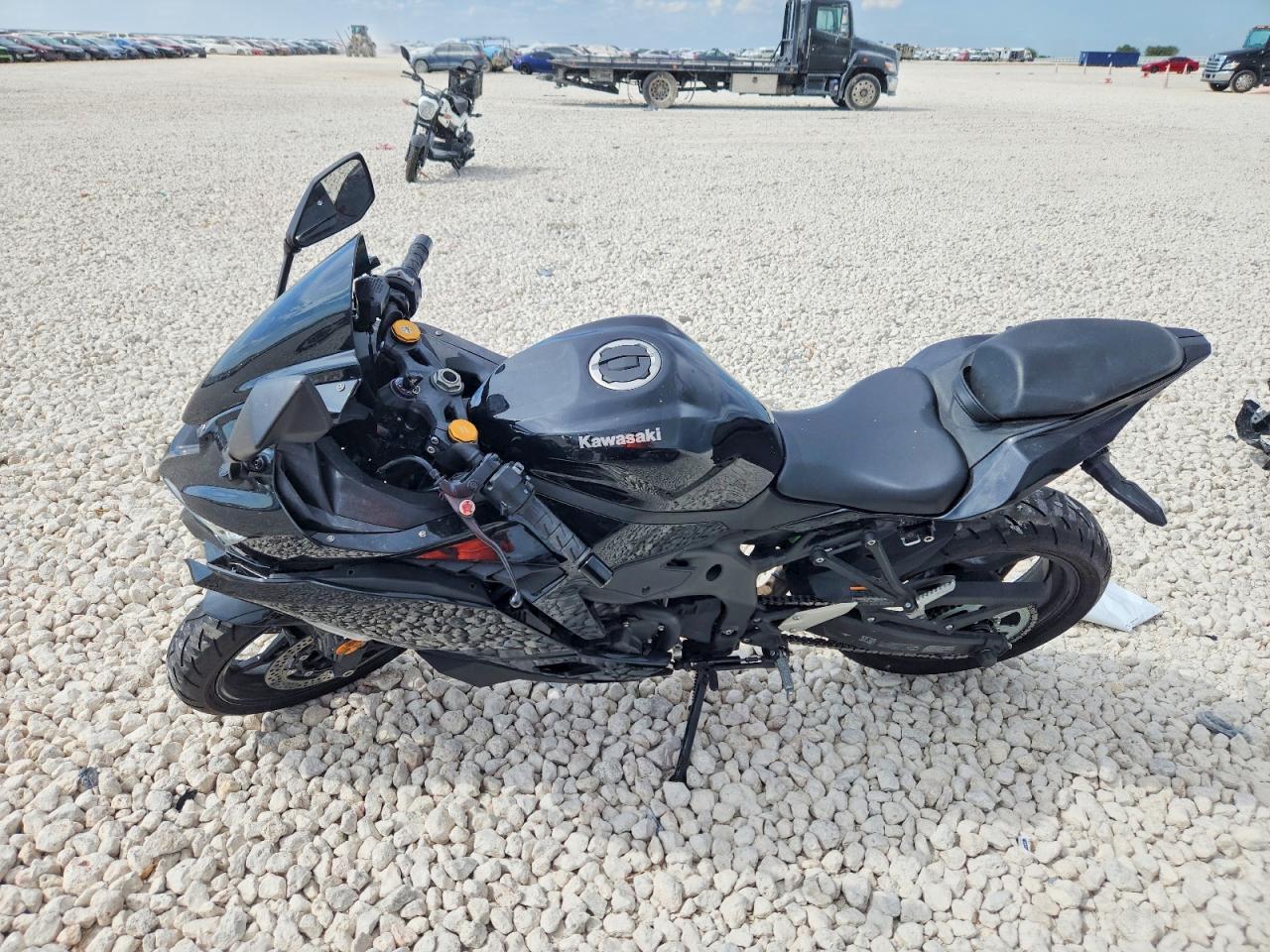 2024 Kawasaki Zx400 S - Image 3