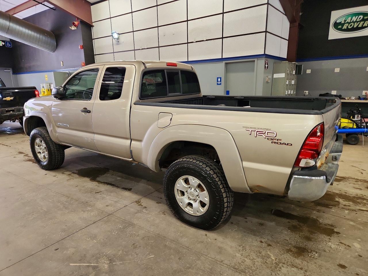 2006 Toyota Tacoma Access Cab - Image 2