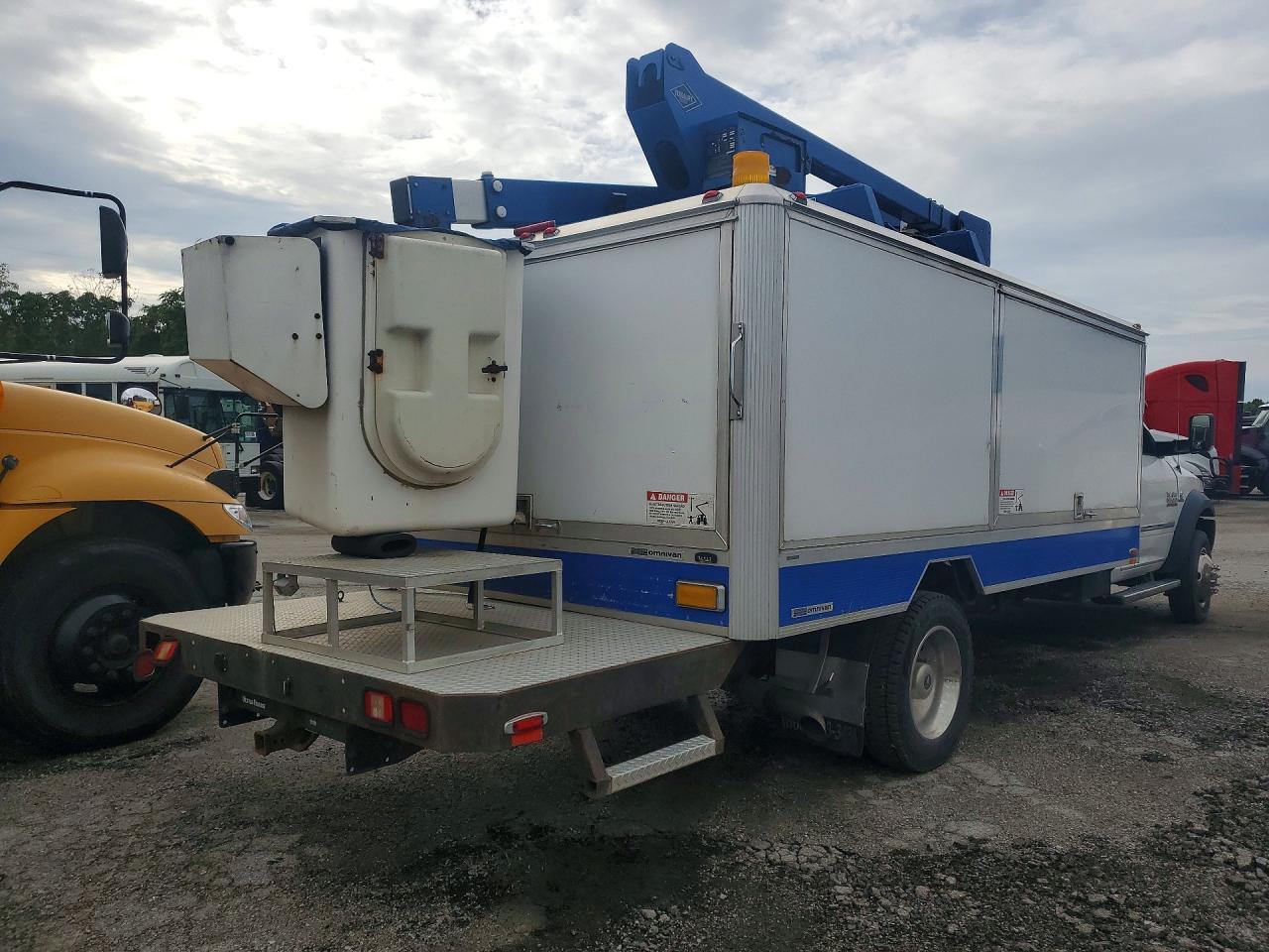 2014 Ram 5500 - Bucket Truck - Фото 3