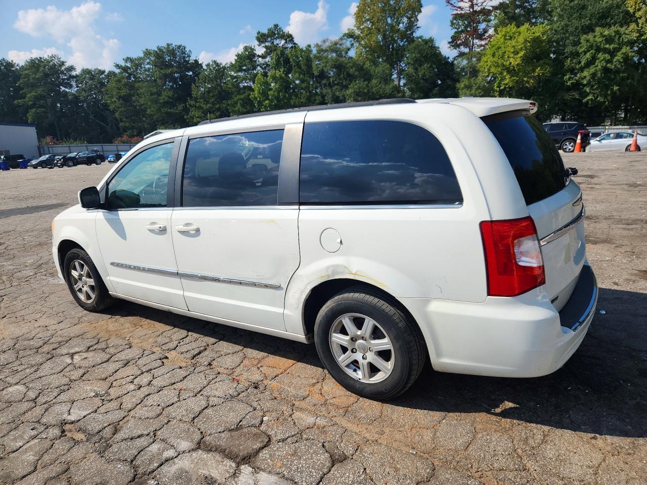 2012 Chrysler Town & Country Touring - Фото 2