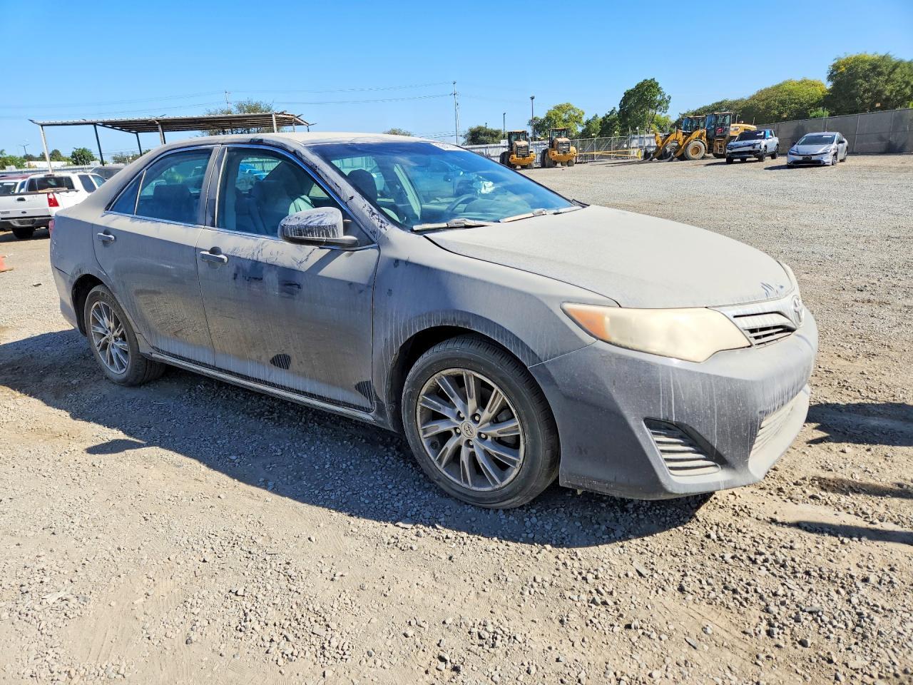 2014 Toyota Camry Le - Image 4