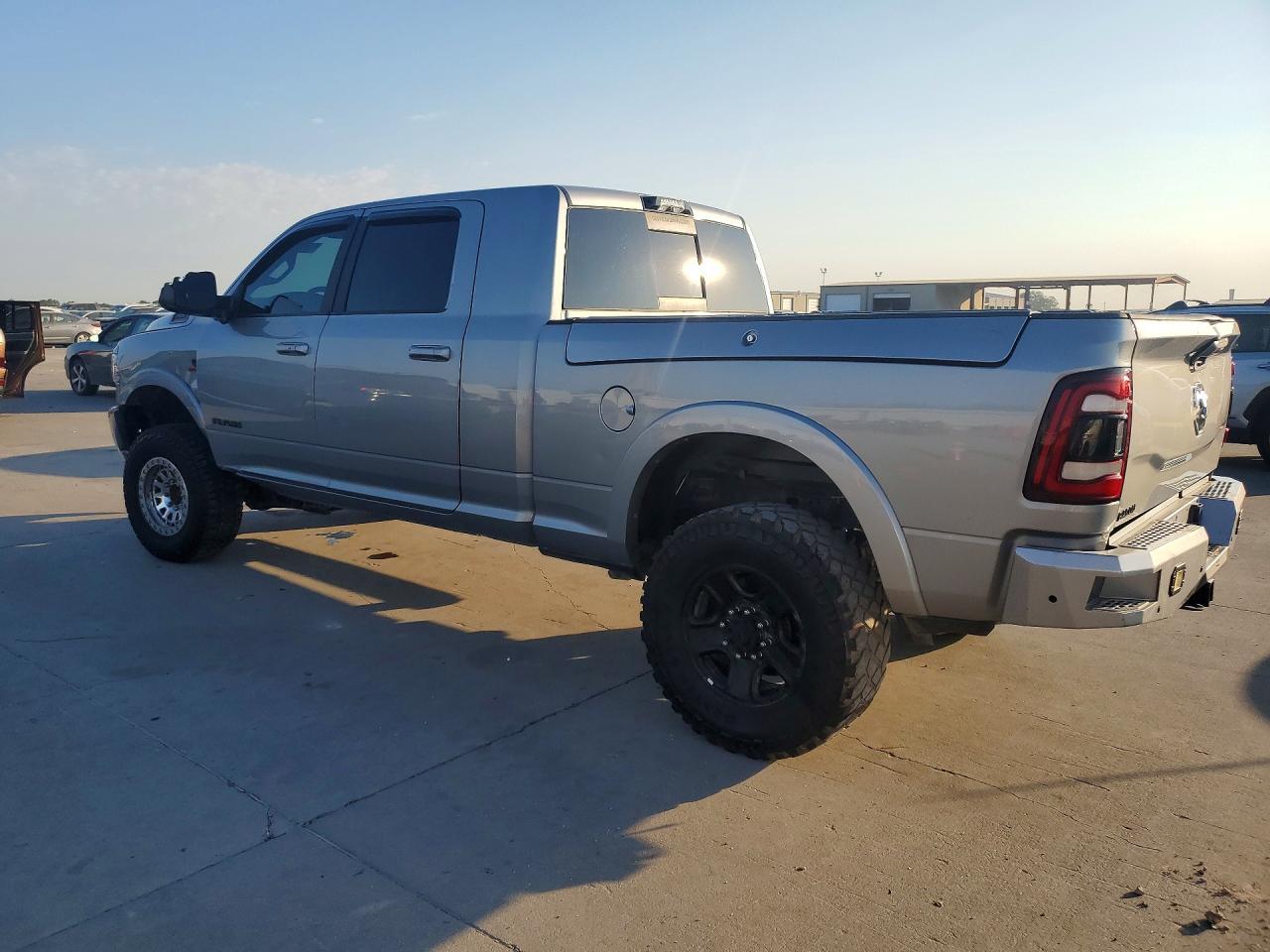 2022 Ram 2500 Laramie - Фото 2